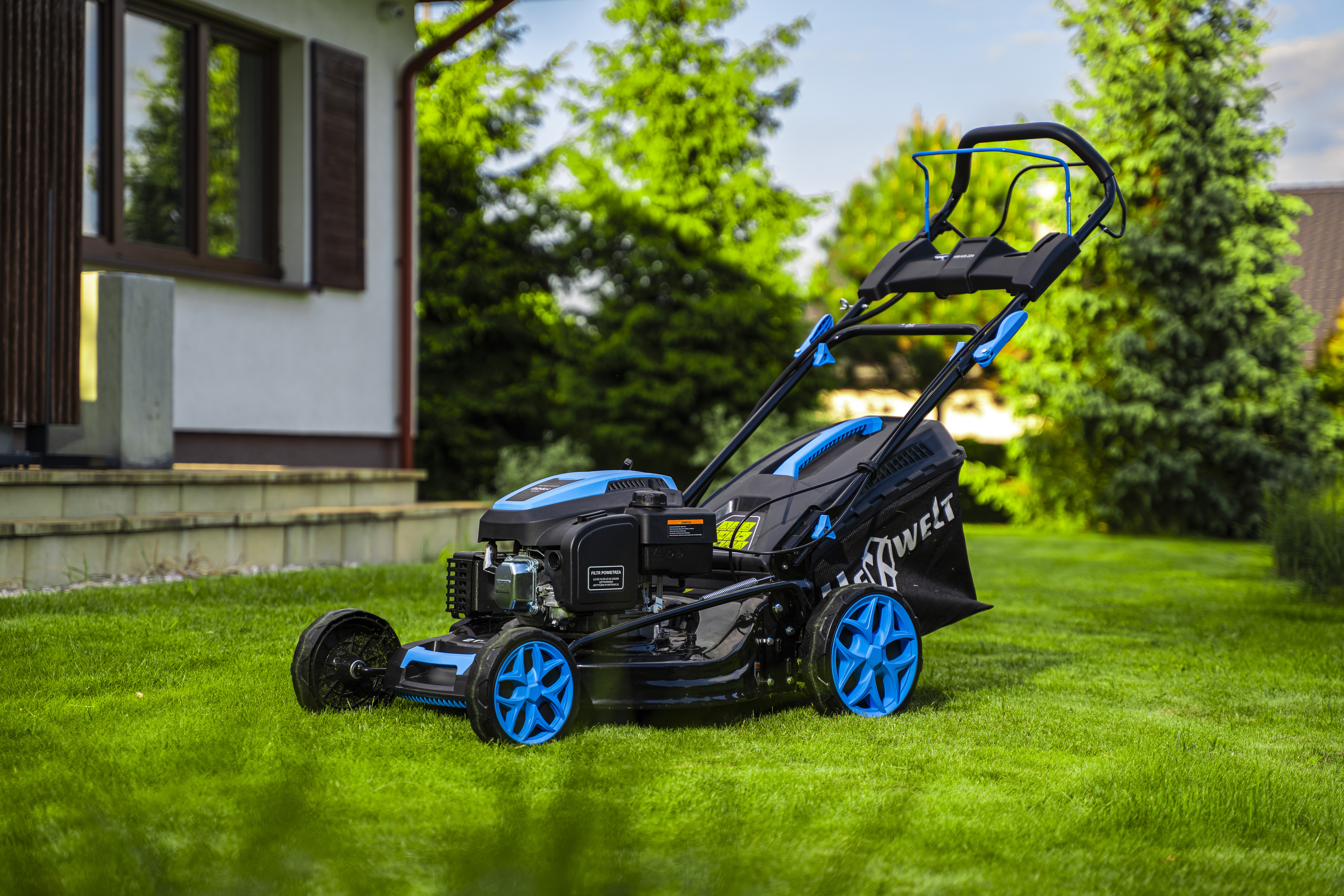 Mai mult decât o mașină de tuns iarba!